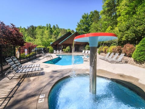 Eagles Point Lodge, 4 Bedrooms, Sleeps 16, View, Pool Access, Game Room House in Gatlinburg