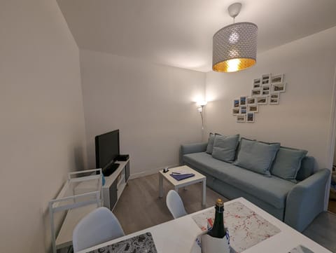 TV and multimedia, Living room, Dining area