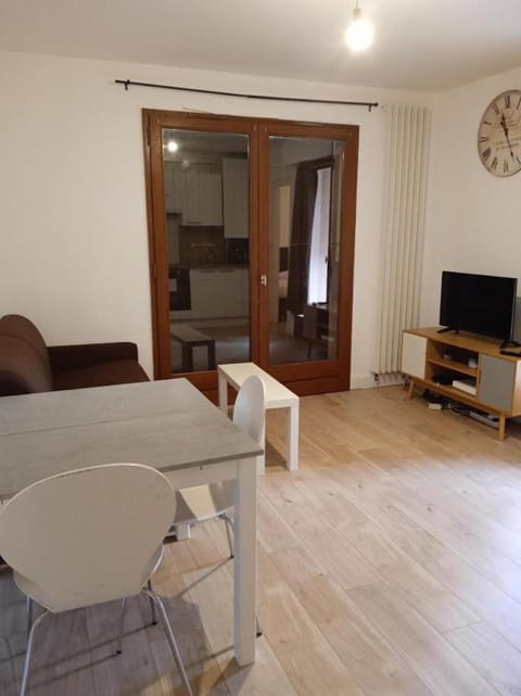 T2 Tres grande TERRASSE, WIFI ET PARKING Appartement in Thonon-les-Bains