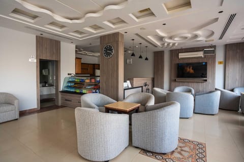 Communal lounge/ TV room, TV and multimedia, Living room, Evening entertainment