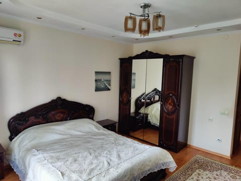 улица Гоголя 2 Апартаменты 180 метров Apartment in Almaty