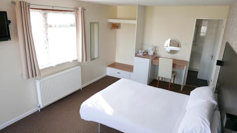 Toilet, Restaurant/places to eat, Bed, Fishing, TV and multimedia, Coffee/tea facilities, Photo of the whole room, Hiking, Bedroom, On site, Continental breakfast, English/Irish breakfast