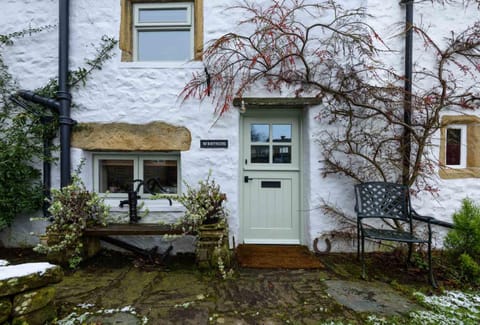 Property building, Patio, Facade/entrance