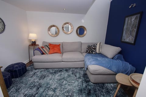 Living room, Photo of the whole room