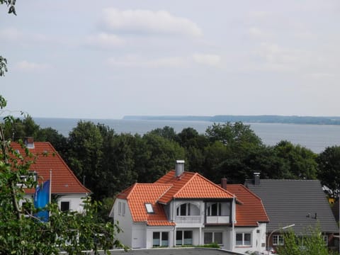 PatRei mit Meerblick, auch beim Duschen Apartment in Eckernförde