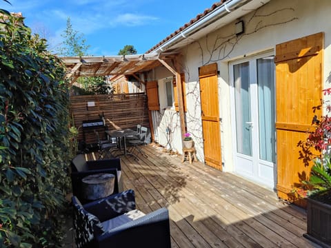 Patio, Day, View (from property/room), Balcony/Terrace, Dining area, Garden view