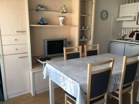 Appartement T2 cabine à 2 min de la plage avec parking privatif à Fort-Mahon - FR-1-482-6 Apartamento in Fort-Mahon-Plage