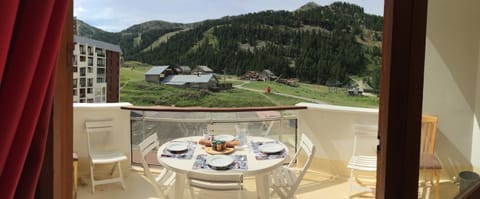 Balcony/Terrace, Mountain view