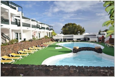 Pool view, Swimming pool, sunbed