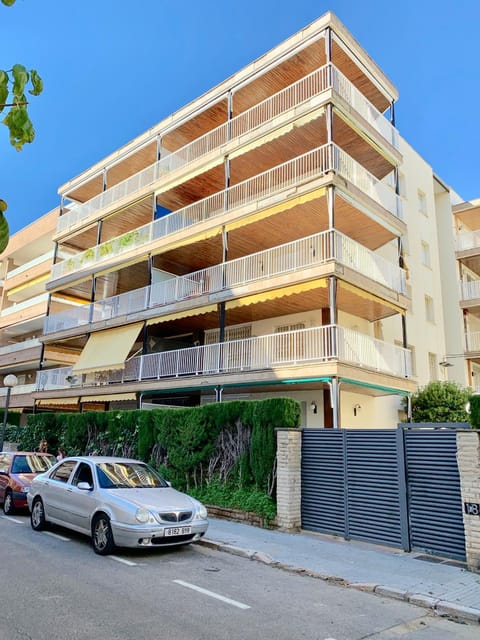 Facade/entrance, Balcony/Terrace, Street view