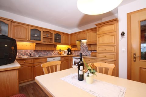 Coffee/tea facilities, Kitchen or kitchenette