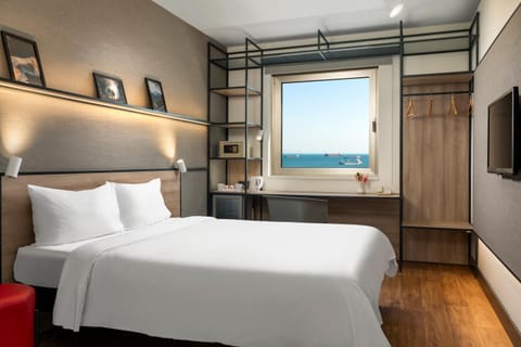 Bed, TV and multimedia, Photo of the whole room, Bedroom, Sea view, hair dresser