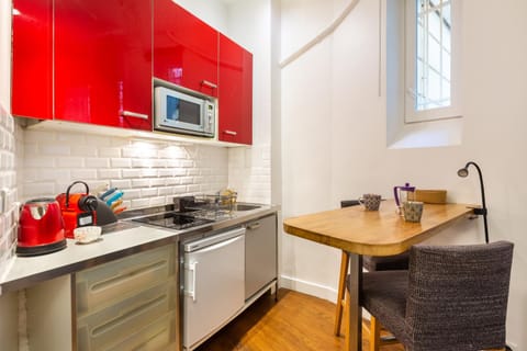 Dining area, kitchen