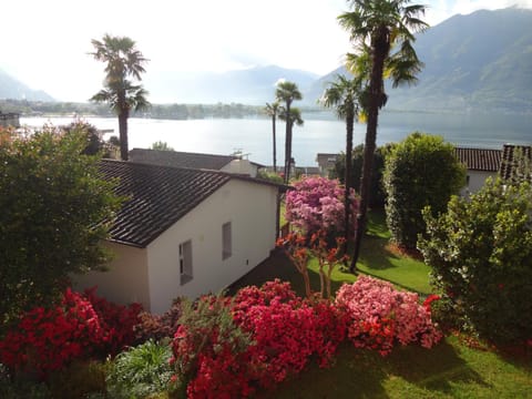 Property building, Day, Garden, Garden view, Lake view, Mountain view