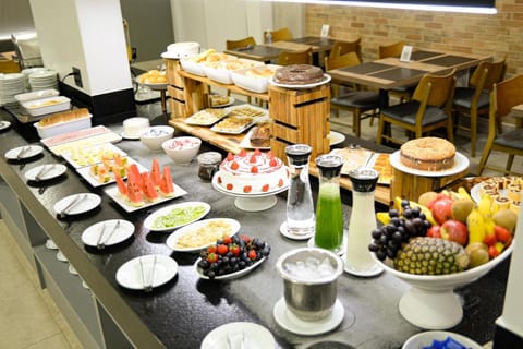 Food and drinks, Food, Breakfast, Continental breakfast, Buffet breakfast