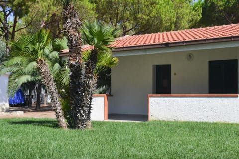 Bungalow in a resort in Lido del Sole with terrace Apartamento in Rodi Garganico