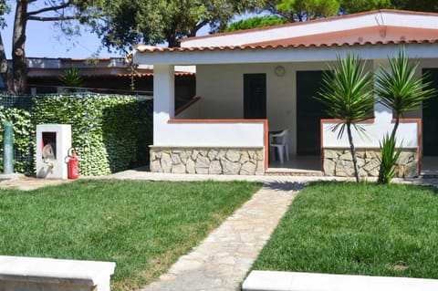 Bungalow in a resort in Lido del Sole with terrace Apartamento in Rodi Garganico