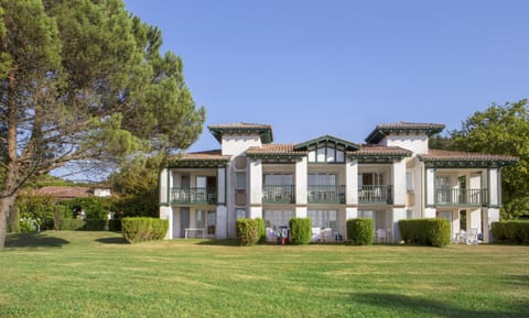 Property building, Facade/entrance, Spring, Day, Natural landscape, Garden, Balcony/Terrace, On site, Garden view, Landmark view