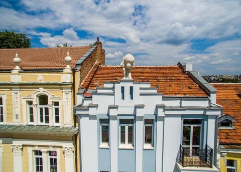 Property building, Day, Landmark view