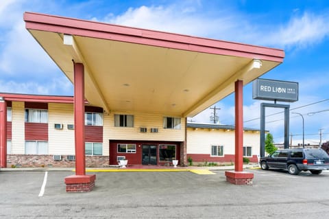 Red Lion Inn & Suites Yakima Motel in Yakima