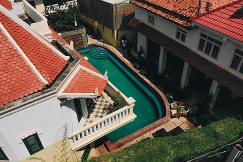 Property building, Day, Pool view, Swimming pool