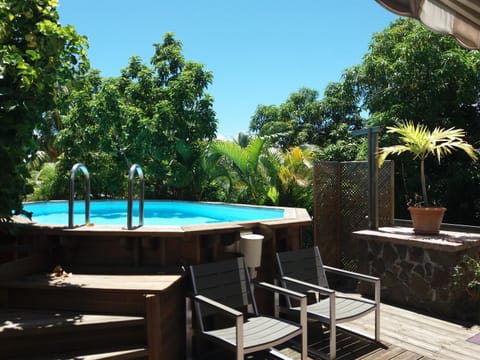 Charmant F2 classé, belle vue mer, spa, piscine, terrasse Condo in La Trinité