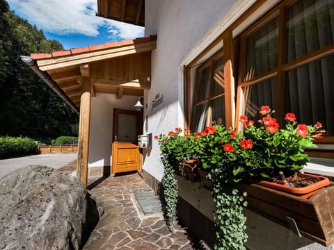 Spectacular Apartment in Sch nau am K nigsee with Garden Eigentumswohnung in Berchtesgaden