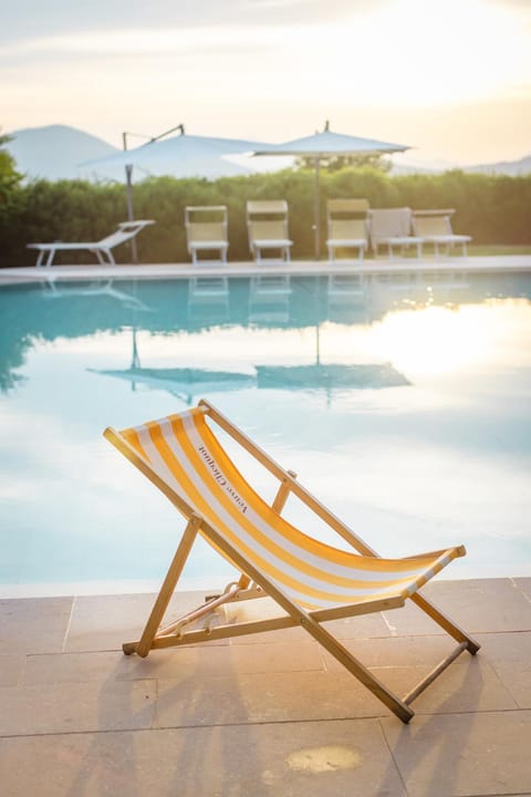 Swimming pool, sunbed