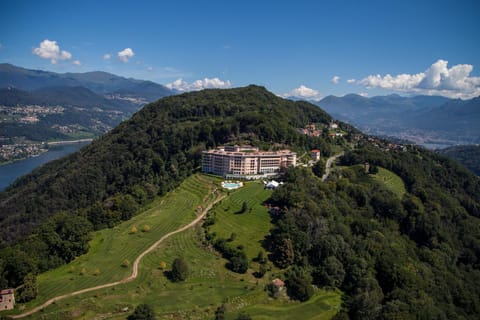 Natural landscape, Bird's eye view, View (from property/room), Garden view, Lake view, Mountain view