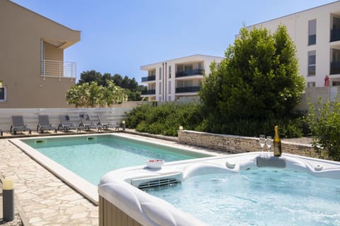 Day, Hot Tub, Swimming pool