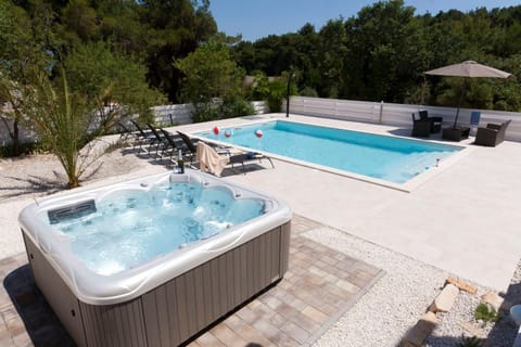 Day, Hot Tub, Swimming pool