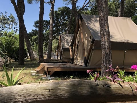 Camping 3 Estrellas Costa Brava Campground/ 
RV Resort in Baix Empordà