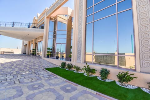 Hometown Apartments - Kite Palace - Lavish 7 Bedrooms villa on Kite Beach Chalet in Dubai