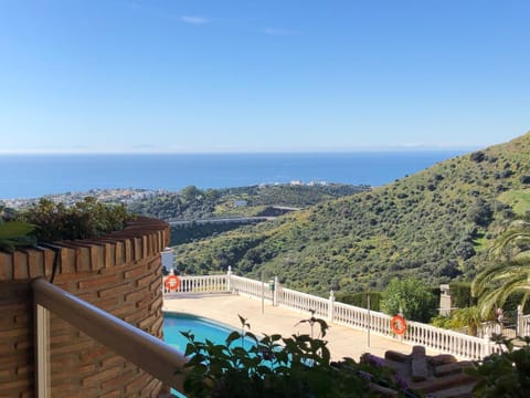 Panoramic seaview Altos de Calahonda Condo in Sitio de Calahonda