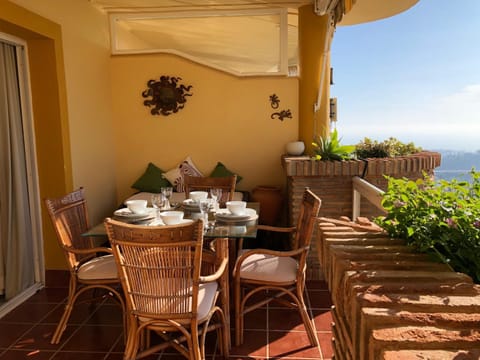 Panoramic seaview Altos de Calahonda Apartment in Sitio de Calahonda