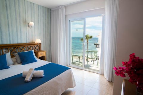 Bedroom, Sea view, towels