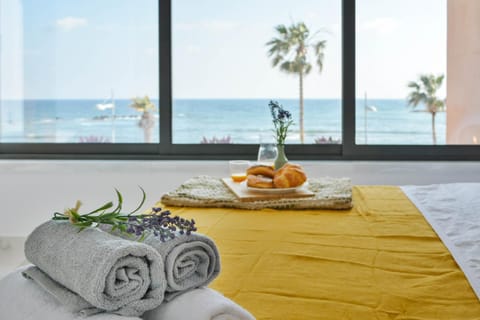 TV and multimedia, Decorative detail, Bedroom, Food, Sea view, Breakfast, Buffet breakfast