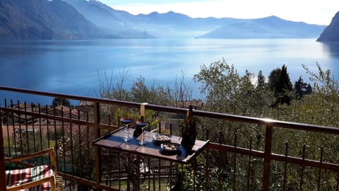 Facade/entrance, Balcony/Terrace, Lake view, Mountain view