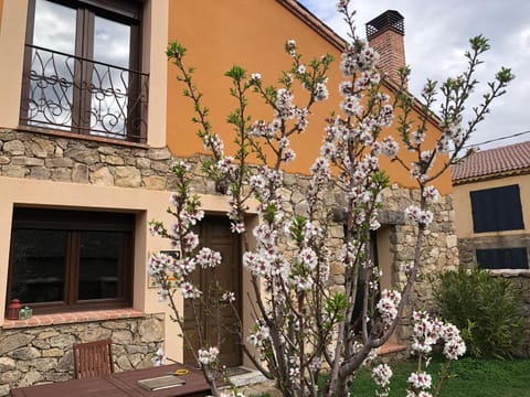 La Salceda House in Sierra Norte