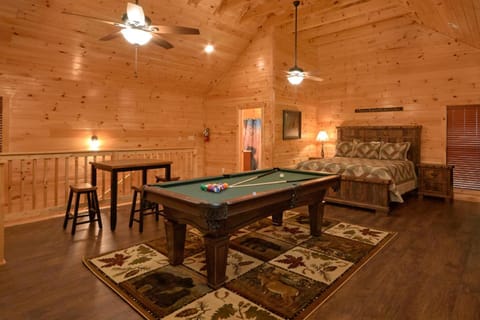 Otter Springs Pool Cabin Haus in Pigeon Forge