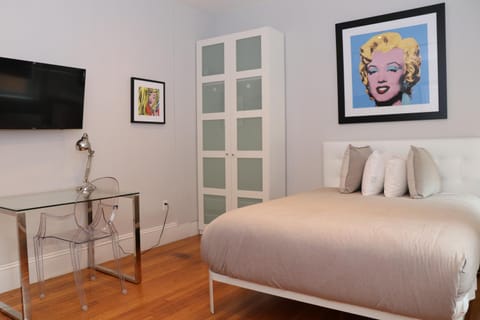 A Stylish Stay w/ a Queen Bed, Heated Floors.. #21 Condominio in Brookline