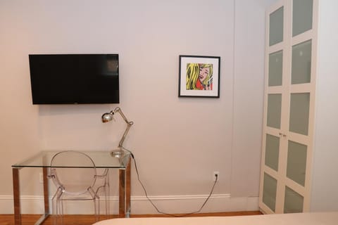 A Stylish Stay w/ a Queen Bed, Heated Floors.. #21 Condo in Brookline