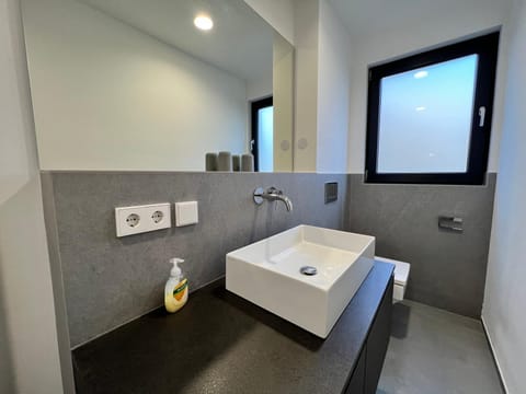 seenahe Design-Ferienwohnung Loft Azur Condominio in Überlingen