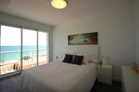 Bed, View (from property/room), Photo of the whole room, Bedroom, Sea view