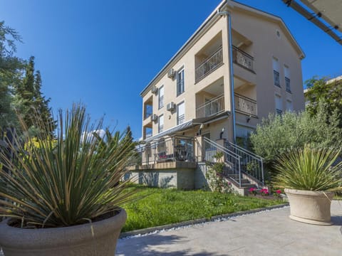 Property building, Facade/entrance