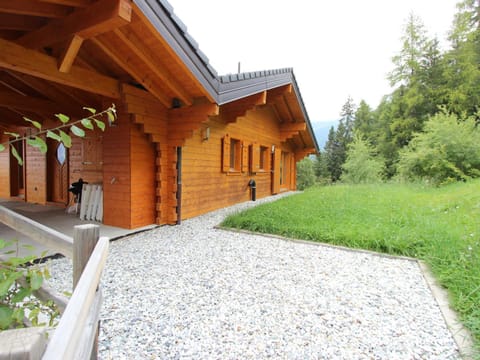 Comfortable chalet at 1500m and has a sauna Chalet in Riddes