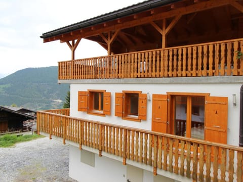 Comfortable chalet at 1500m and has a sauna Chalet in Riddes