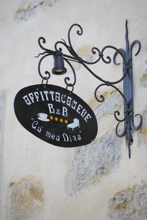 Facade/entrance, Property logo or sign, Decorative detail