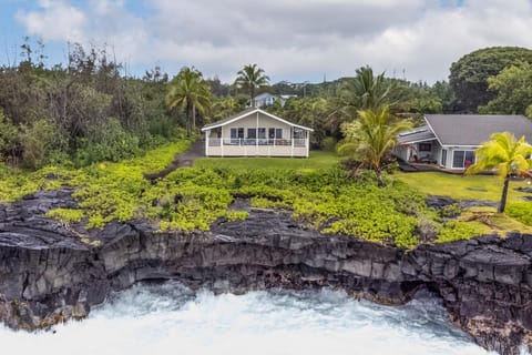 Hale Kai House in Hawaiian Paradise Park