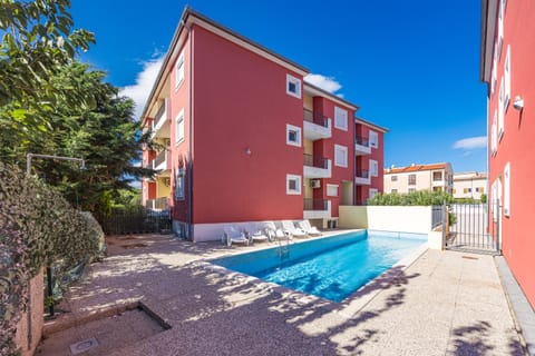 Property building, Day, Pool view, Swimming pool, sunbed